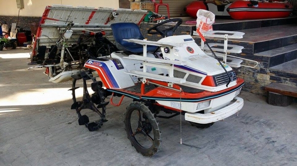 รถปลูกข้าวนั่งขับ KUBOTA รุ่น S1-500R เก่าญี่ปุ่น  ดำนา 5 แถว สภาพสวย พร้อมกล่องปุ๋ยด้านท้าย เครื่องยนต์ติดง่าย สภาพพร้อมใช้งาน