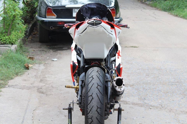 ขาย cbr400 พร้อมทะเบียนแท้ ของแต่งเพียบ