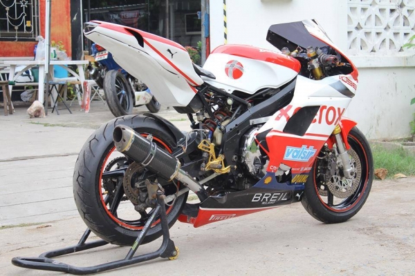 ขาย cbr400 พร้อมทะเบียนแท้ ของแต่งเพียบ