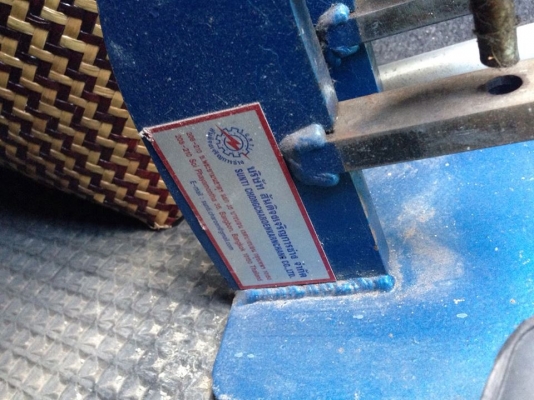 เครื่องปั้มรูประกบมุมบานเลื่อนสันติ