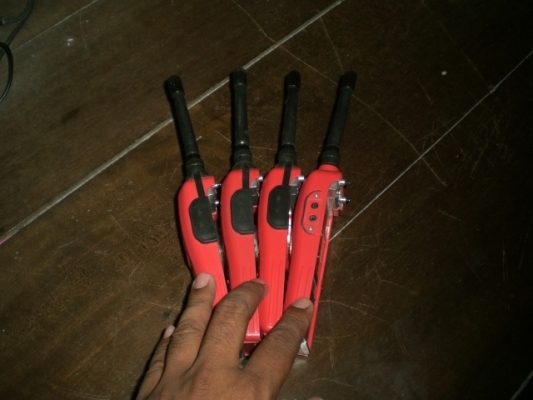 ขายวิทยุสื่อสารเครื่องแดง 4 เครื่อง