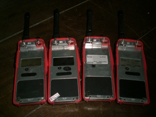 ขายวิทยุสื่อสารเครื่องแดง 4 เครื่อง