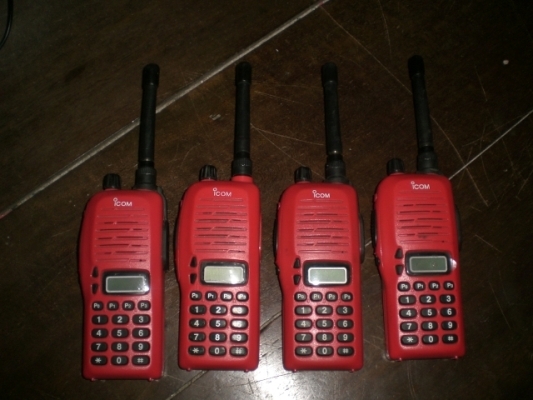 ขายวิทยุสื่อสารเครื่องแดง 4 เครื่อง