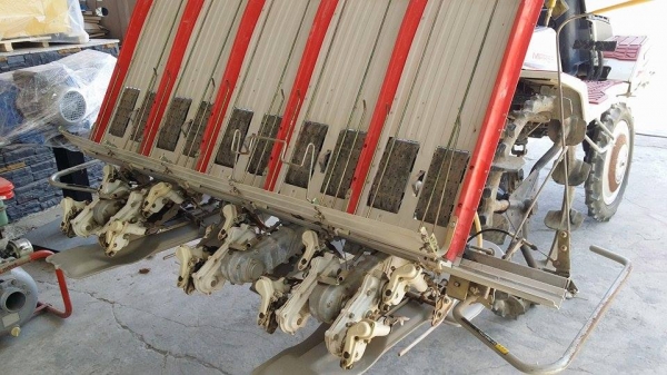 รถปลูกข้าวนั่งขับ MITSUBISHI  รุ่น MPR55H เก่าญี่ปุ่น  ดำนา 5 แถว สภาพสวย เครื่องยนต์ติดง่าย สภาพสวยพร้อมใช้งาน ไม่เคยใช้งานในไทย