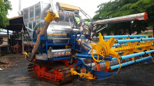 ขายรถเกี่ยวข้าววรพจน์การช่าง