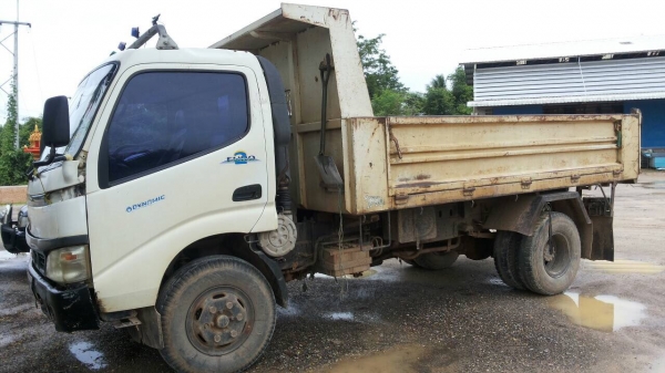 รถ6ล้อ hino120  6 น๊อตปี47ติดต่อ 080-1405528