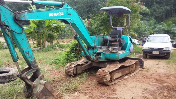 รถแบคโฮ โคมัสสุ 30รุ่น7 ติดต่อ 080-1405528