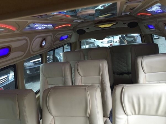 TOYOTA COMMUTER 2.5ดีเซล ปี 13 เกียMTโทร 0877758887 นาง