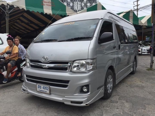 TOYOTA COMMUTER 2.5ดีเซล ปี 13 เกียMTโทร 0877758887 นาง