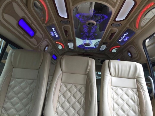 TOYOTA COMMUTER 2.5ดีเซล ปี 13 เกียMTโทร 0877758887 นาง