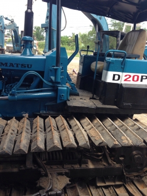 รถแทรคเตอร์,Komatsu  D2-5 PL ใบมีดสไลค์ได้ เอียงซ้ายขวา คว้ำหน้าหลัง บรูซโซ่ใหม่หมด เฟืองพ็อกเก็ตใหม่ ใบดีไม่มีหัก เครื่องไม่กินน้ำมันเครื่อง หม้อน้ำดีไม่ร้อนทะลวงมาใหม่