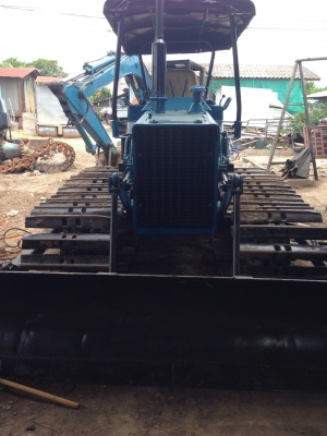 รถแทรคเตอร์,Komatsu  D2-5 PL ใบมีดสไลค์ได้ เอียงซ้ายขวา คว้ำหน้าหลัง บรูซโซ่ใหม่หมด เฟืองพ็อกเก็ตใหม่ ใบดีไม่มีหัก เครื่องไม่กินน้ำมันเครื่อง หม้อน้ำดีไม่ร้อนทะลวงมาใหม่