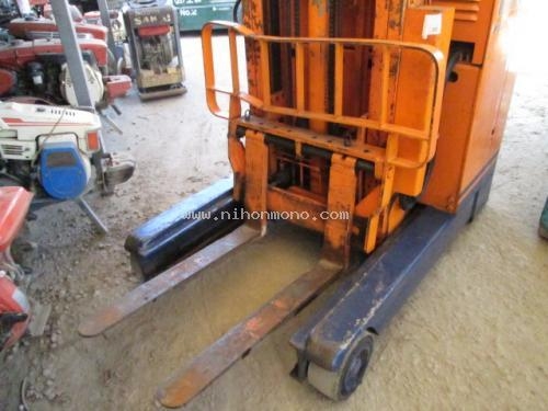 รถยกไฟฟ้ายืนขับ   TOYOTA   5FBR12 รหัสสินค้า : 80802534 Line ID: nihonmono หรือเพิ่มเติมไดที่ www.nihonmono.com