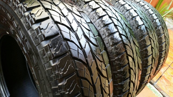 ขายยาง yokohama at 265/70/16 ปี 11 สวยๆครับ