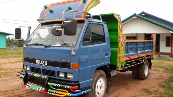 ขายด่วนหกล้อดั้มISUZU NPR115สั่งลุยปี40สภาพพร้อมใช้โทร0843923995