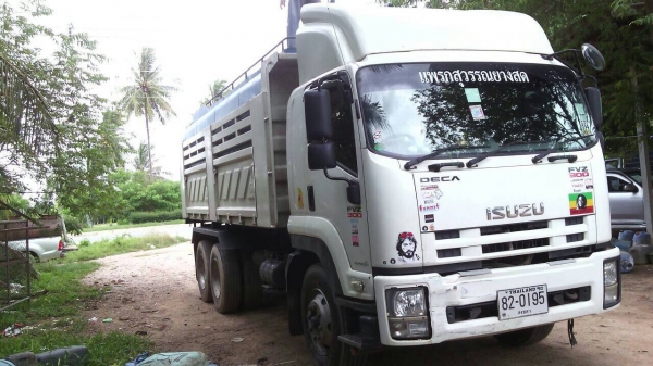 รถ10ล้อ isuzu 3ooปี53ติดต่อ 080-1405528