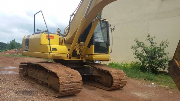 รถขุดPC200-7....จ่ายก่อน 1000000. ผ่อนต่อ 50700x15=760500.