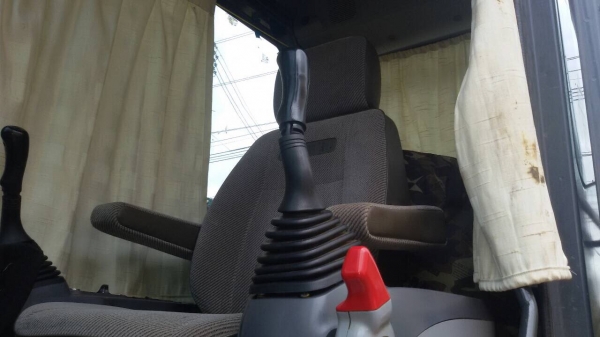 รถขุดPC200-7....จ่ายก่อน 1000000. ผ่อนต่อ 50700x15=760500.