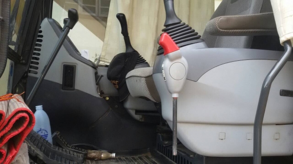 รถขุดPC200-7....จ่ายก่อน 1000000. ผ่อนต่อ 50700x15=760500.