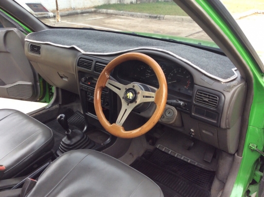 ขายรถ นิสสัน เซนทร้า B13 ปี93 เครื่อง 1.6 เกียร์ธรรมดา ติดแก๊สLPG กระจกไฟฟ้า ภายในเบาะหนังสวยไม่มีขาด แอร์เย็น ตัวถังสีเต็มเงามีริ้วรอยบ้างไม่มีผุ แม็กเดิมขอบ14" ท่อซิ่ง เครื่องแน่นๆ ช่วงล่างดี รถขับดี พร้อมใช้งานได้เลยครับ ภาษีปี59 ขายถูกครับ