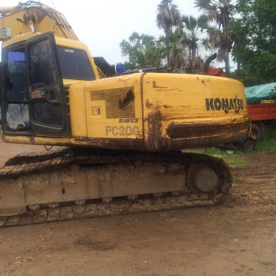 ขายรถแบคโฮ KOMATSU PC200-6 ซีเรียล C10095 ราคา 680000