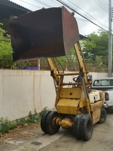 ขาย รถตัก ล้อยาง TCM SD10 เครื่องดีเซล ISUZU ล้อหน้าคู่ สูง 3.50 เมตร  มือสองญี่ปุ่นแท้ครับ ราคาพิเศษ