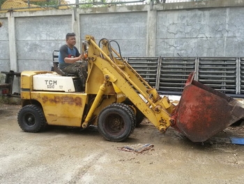 ขาย รถตัก ล้อยาง TCM SD10 เครื่องดีเซล ISUZU ล้อหน้าคู่ สูง 3.50 เมตร  มือสองญี่ปุ่นแท้ครับ ราคาพิเศษ