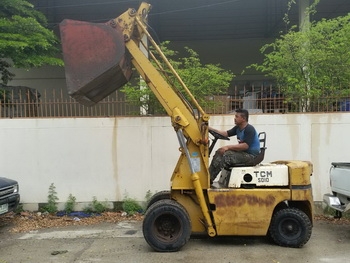 ขาย รถตัก ล้อยาง TCM SD10 เครื่องดีเซล ISUZU ล้อหน้าคู่ สูง 3.50 เมตร  มือสองญี่ปุ่นแท้ครับ ราคาพิเศษ