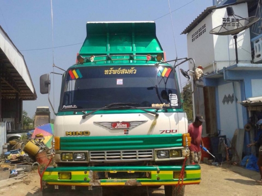 หกล้อฮีโน่ดั้มดินยาง9.00 เครืองE.H 700เกีรยH.oรถพร้อมใช้