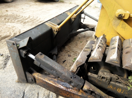 ขายรถแทรคเตอร์ KOMATSU D31P-16 ตีนเป็ด เอกสารอินวอย ราคา 300000