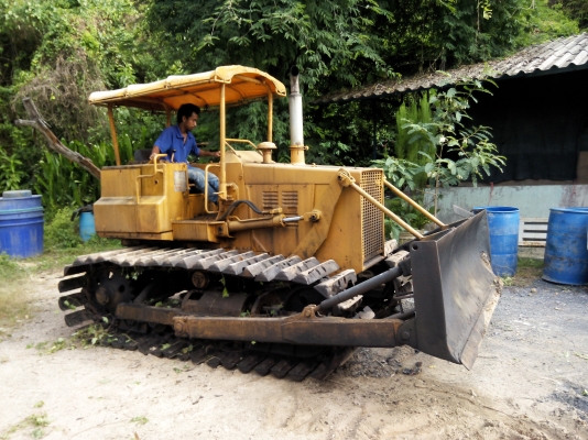 ขายรถแทรคเตอร์ KOMATSU D31P-16 ตีนเป็ด เอกสารอินวอย ราคา 300000