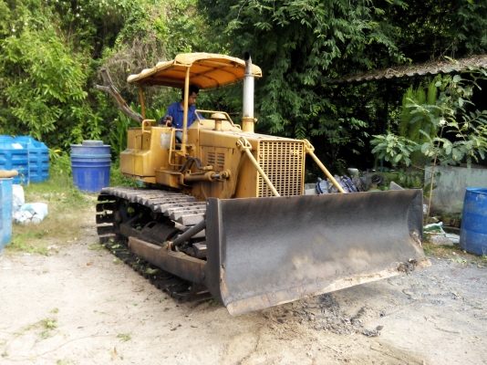 ขายรถแทรคเตอร์ KOMATSU D31P-16 ตีนเป็ด เอกสารอินวอย ราคา 300000