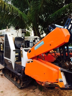 ขายรถเกี่ยวข้าว คูโบต้า Dc60 พร้อมเทเลอร์ ขายรถเกี่ยวข้าว คูโบต้า Dc60 พร้อมเทเลอร์