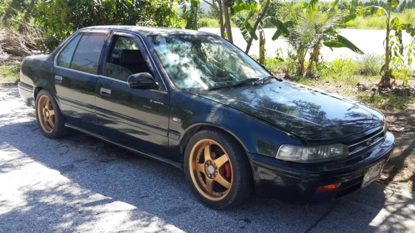 Honda accord ตาเพชร 39000 เกียร์ธรรมดา ขับได้เลยสวยๆครับแอร์เย็นแม็ก 17" ตามสภาพเลยครับ