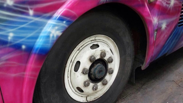 ขายรถบัส เครื่องนิสสันED6 230 แรง ไม่โบ ทะเบียนขาด1ปี เครื่องเสียงพร้อมใช้งาน ขาย 220000 บาท