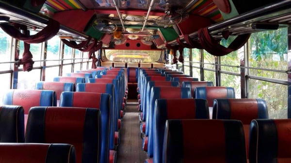 ขายรถบัส เครื่องนิสสันED6 230 แรง ไม่โบ ทะเบียนขาด1ปี เครื่องเสียงพร้อมใช้งาน ขาย 220000 บาท