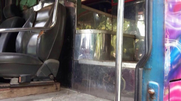 ขายรถบัส เครื่องนิสสันED6 230 แรง ไม่โบ ทะเบียนขาด1ปี เครื่องเสียงพร้อมใช้งาน ขาย 220000 บาท