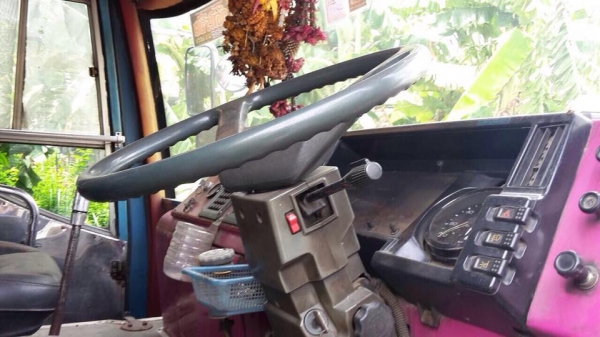 ขายรถบัส เครื่องนิสสันED6 230 แรง ไม่โบ ทะเบียนขาด1ปี เครื่องเสียงพร้อมใช้งาน ขาย 220000 บาท