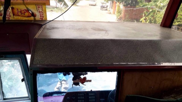 ขายรถบัส เครื่องนิสสันED6 230 แรง ไม่โบ ทะเบียนขาด1ปี เครื่องเสียงพร้อมใช้งาน ขาย 220000 บาท