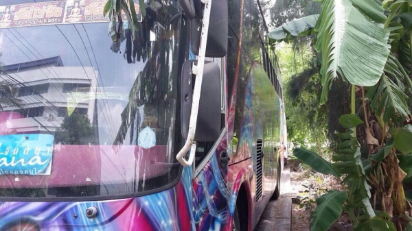 ขายรถบัส เครื่องนิสสันED6 230 แรง ไม่โบ ทะเบียนขาด1ปี เครื่องเสียงพร้อมใช้งาน ขาย 220000 บาท