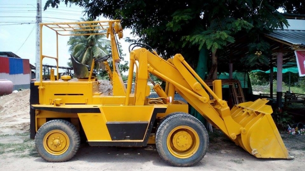 ขายรถตักTCM รถอยู่สุรินทร์