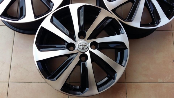 ขายล้อแม็ก new vios/yaris 15"สนใจติดต่อเล็กคลองสามครับ 081-3747940