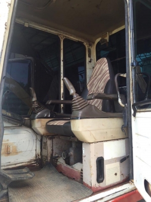 ขายรถแมคโค KOMATSU PC200-5 ไฟฟ้าครบ มีเล่มทะเบียน สภาพสวย ขายรถแมคโค KOMATSU PC200-5 ไฟฟ้าครบ มีเล่มทะเบียน สภาพสวย