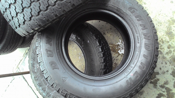 235/70R15 DUNLOP GRANDTREK. มี 3 เส้น tel.081-427-3941