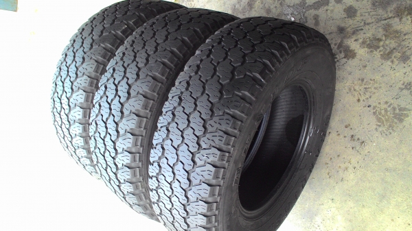 235/70R15 DUNLOP GRANDTREK. มี 3 เส้น tel.081-427-3941
