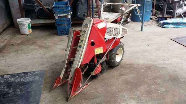 รถเกี่ยวข้าวเดินตามแบบมัดข้าวในตัว YANMAR   รุ่น BS300B เก่าญี่ปุ่น สภาพสวย เครื่องพร้อมใช้งาน ไม่เคยใช้งานในไทย