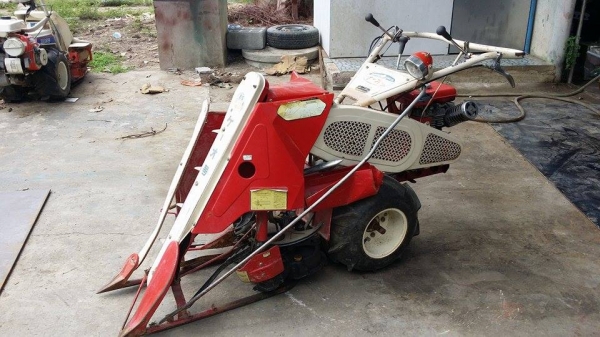 รถเกี่ยวข้าวเดินตามแบบมัดข้าวในตัว YANMAR   รุ่น BS300B เก่าญี่ปุ่น สภาพสวย เครื่องพร้อมใช้งาน ไม่เคยใช้งานในไทย