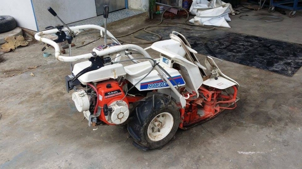 รถเกี่ยวข้าวเดินตามแบบมัดข้าวในตัว KUBOTA  รุ่น RB30(3) เก่าญี่ปุ่น สภาพสวย เครื่องพร้อมใช้งาน ไม่เคยใช้งานในไทย
