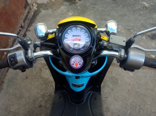 Honda Scoopy-i สีเหลือง-เทา พร้อมเล่ม หัวฉีดประหยัดน้ำมัน สวยๆราคาถูกครับ