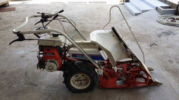 รถเกี่ยวข้าวเดินตามแบบมัดข้าวในตัว KUBOTA  รุ่น RB30(1) เก่าญี่ปุ่น สภาพสวย เครื่องพร้อมใช้งาน ไม่เคยใช้งานในไทย